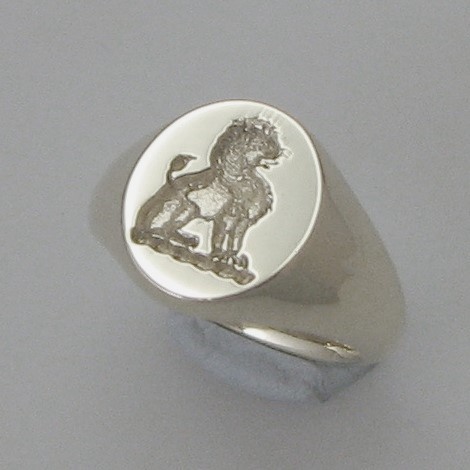 Lion sitting crest engraved signet ring